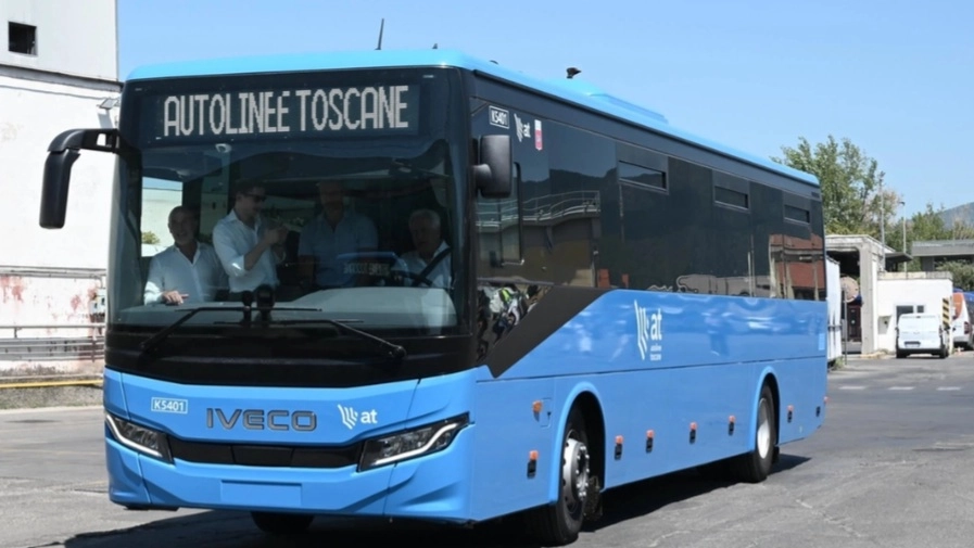 Sul bus si paga con Iphone o Apple Watch, la novità di Autolinee Toscane