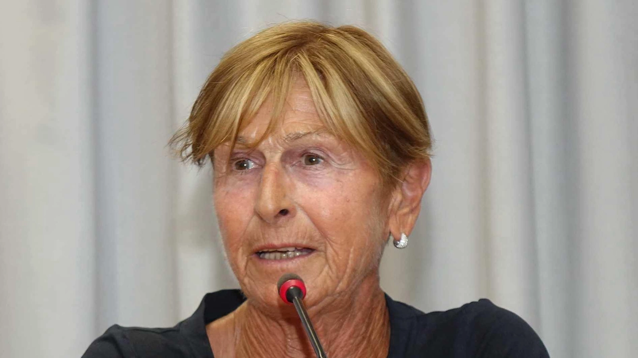 Carla Vivoli, presidente della Croce Verde, testimonia il drammatico tentativo di salvare una giovane madre coinvolta in un grave incidente. Sconvolta dalle scene, esprime il suo dolore e compassione per la vittima e la sua famiglia.