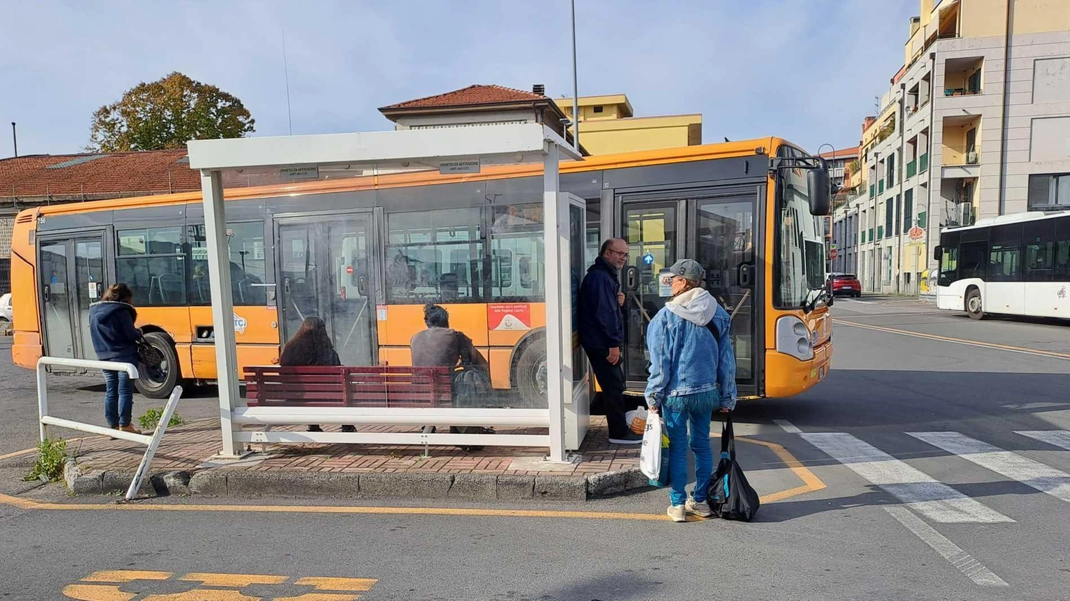 Nell’abbandono di piazza Terzi . Il capolinea resta insufficiente: "Qui i servizi sono davvero carenti"