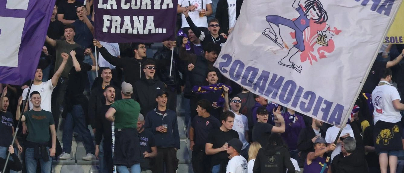 La Fiorentina registra un buon numero di abbonamenti rinnovati per la prossima stagione, nonostante le difficoltà legate ai lavori allo stadio. Gli abbonati Easy '23-'24 potranno esercitare la prelazione per i posti, mentre si aprirà la vendita libera dal 26 luglio al 5 agosto. Promozioni attive per diverse categorie di tifosi.