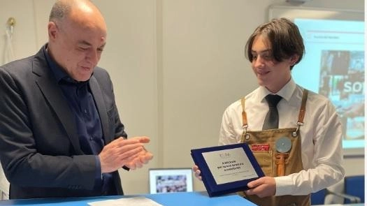 Gli allievi della Scuola dei Mestieri di Ecipa Umbria presentano documentari sul calcio femminile e il cioccolato, dimostrando eccellenza e impegno nel loro percorso formativo.