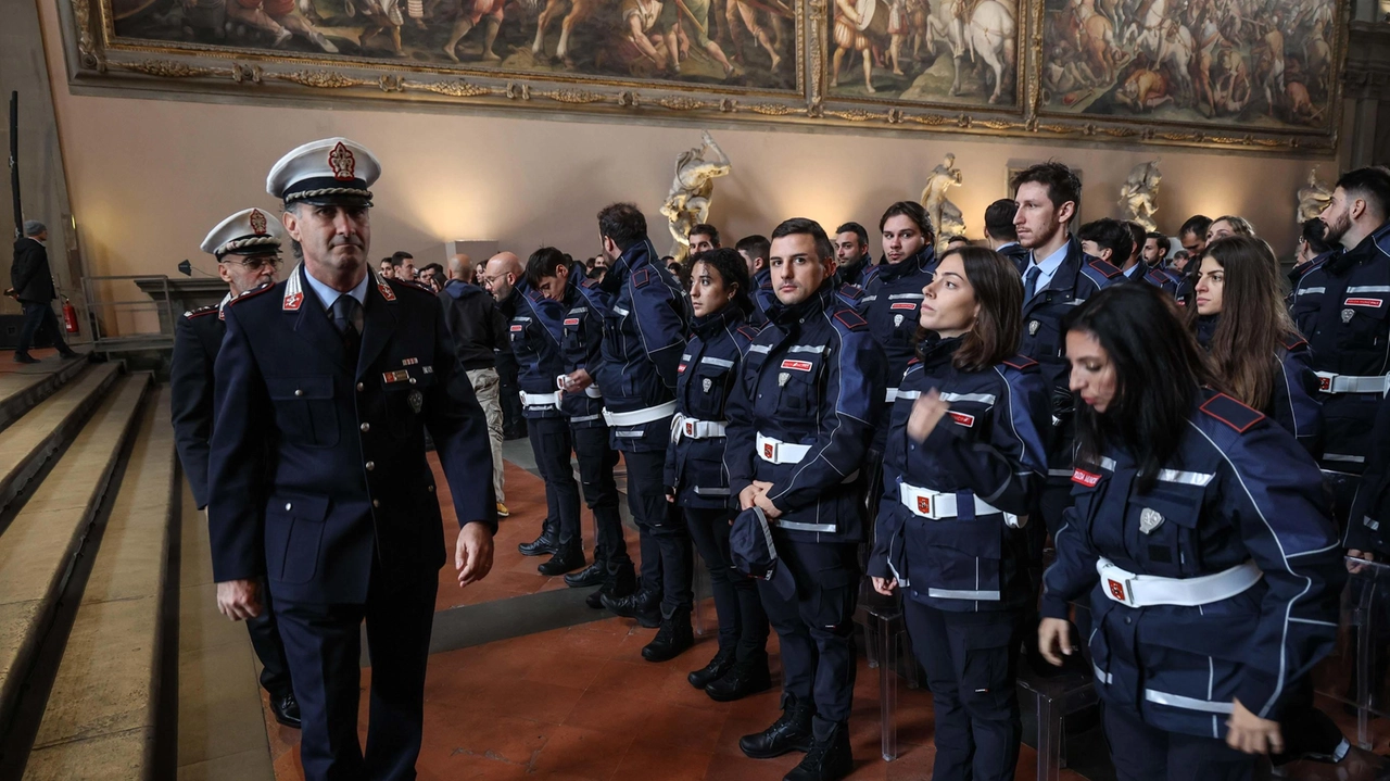 Cento nuovi agenti: "Controlli a tappeto nelle zone più calde. E turni anche di notte"