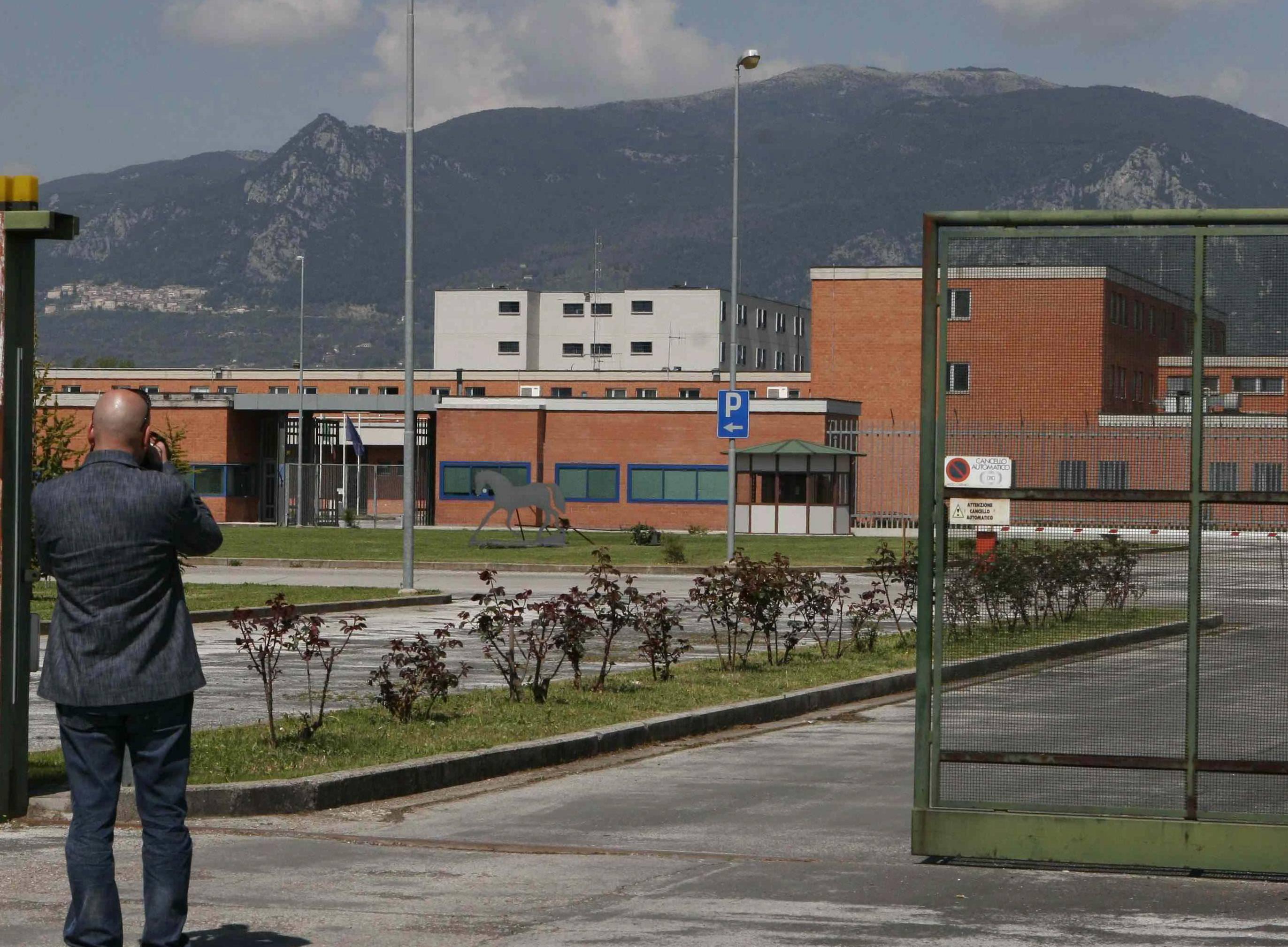 Problemi nel carcere di Terni: telecamere distrutte e un materasso incendiato in una cella