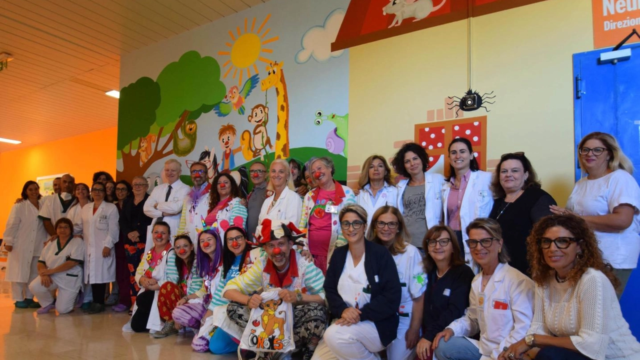 L’accoglienza si riempie di colori per la Neuropsichiatria infantile delle Scotte: inaugurati ieri i nuovi dipinti realizzati dall’associazione di clown...