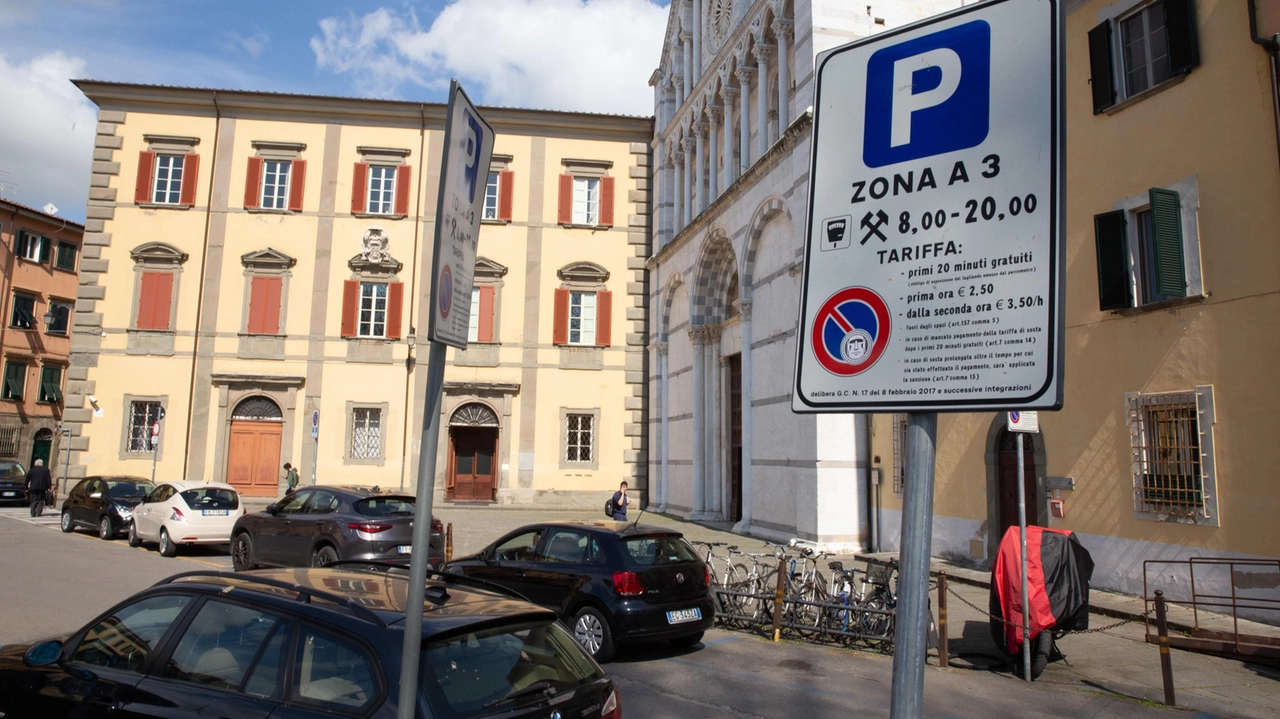 Parcheggi e Ztl in centro storico: nella foto piazza San Francesco