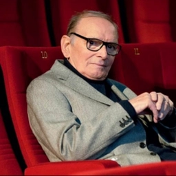 Ennio Morricone, il figlio Marco presenta il libro dedicato al ‘genio, l’uomo, il padre’