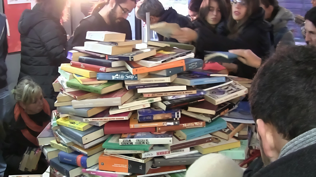 L'edizione 2024 di "Uno, nessuno e centomila" a Castiglion Fiorentino trasforma le piazze in librerie a cielo aperto con 20mila libri in vendita a 1 euro. Tema del viaggio, con iniziative culturali e spettacoli teatrali.