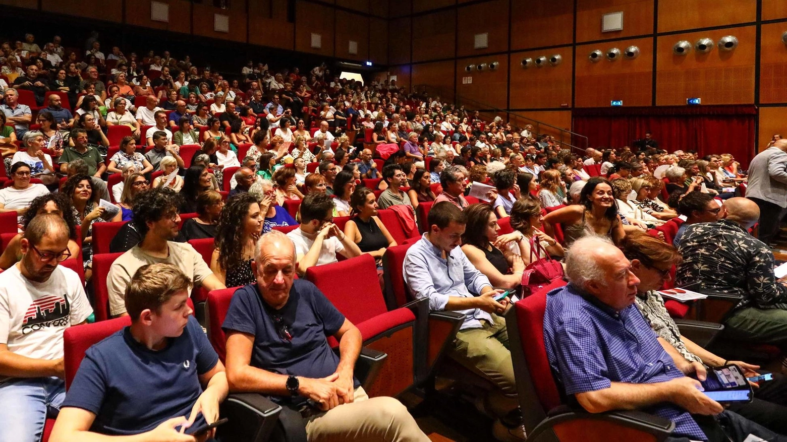 Teatro Era futuro incerto. Il sindaco non parla. E l’opposizione attacca