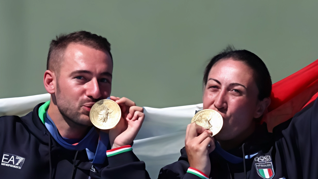 Nella foto, Dina Bacosi con Gabriele Rossetti che. hanno conquistato la medaglia d’oro nel tiro a volo skeet squadra mista La campionessa a Cetona ripercorrerà i suoi successi