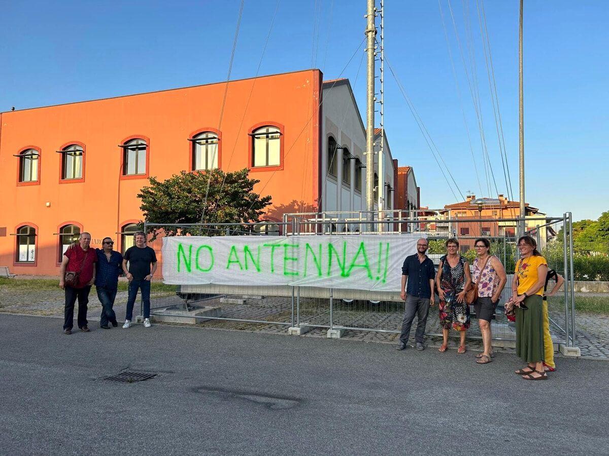 Il flash mob ballato per l'antenna di Putignano