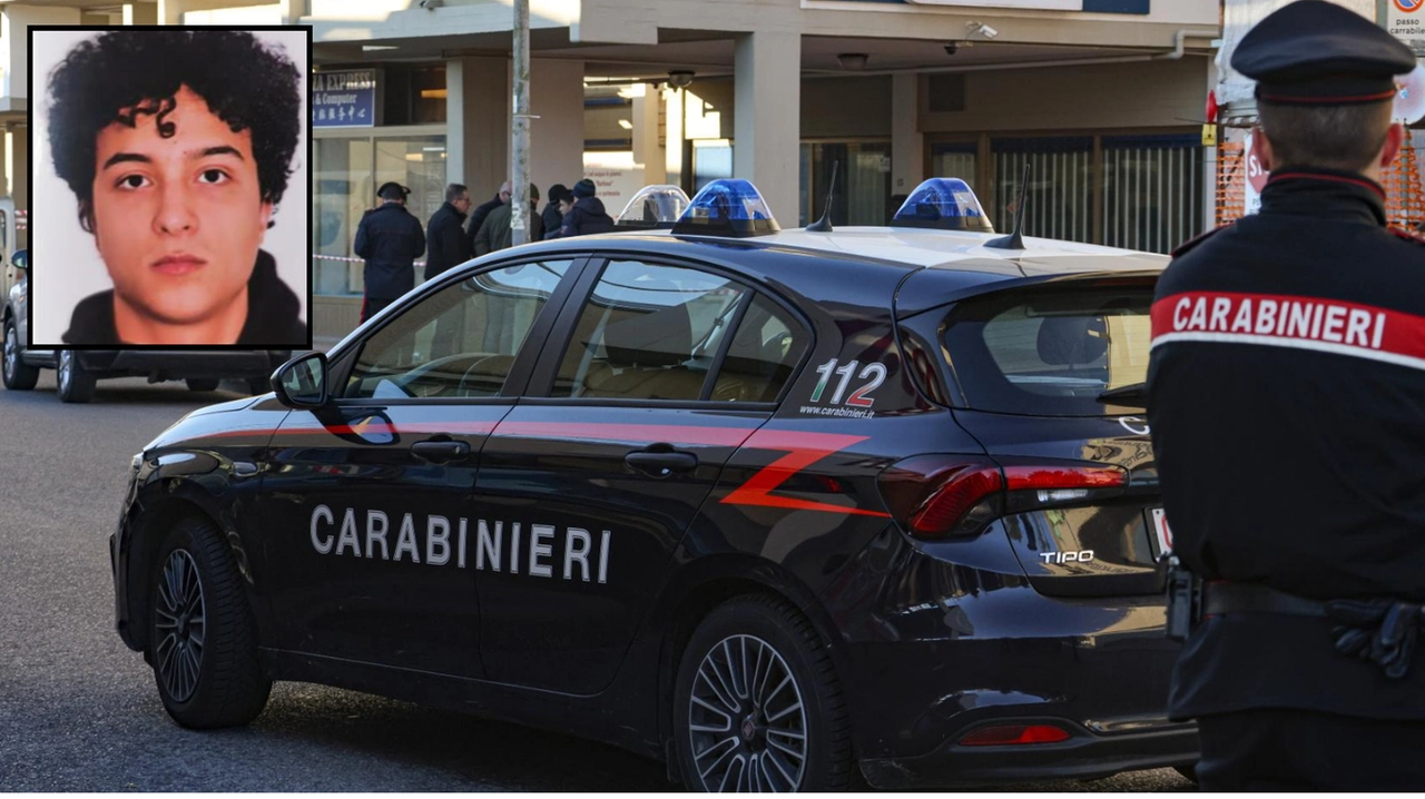 Il luogo del delitto a Campi Bisenzio (Fotocronache Germogli) e, nel riquadro, la vittima, il 17enne Maati Moubakir