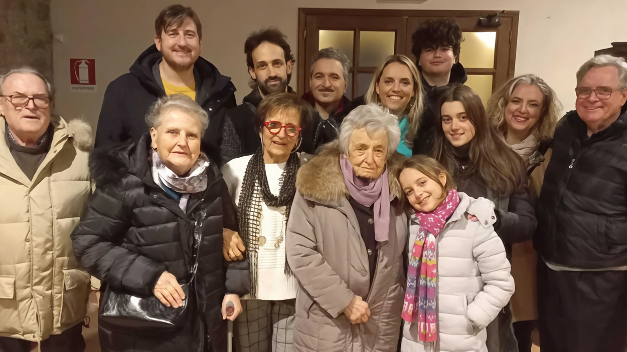 Festa nella sala della Compagnia della Chiesa di Decimo a San Casciano per festeggiare i cento anni di nonna Bruna...