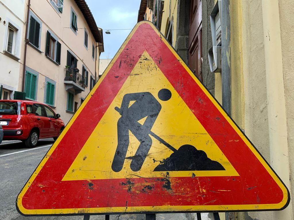 A Firenze proseguono i lavori sui marciapiedi in via Cavour