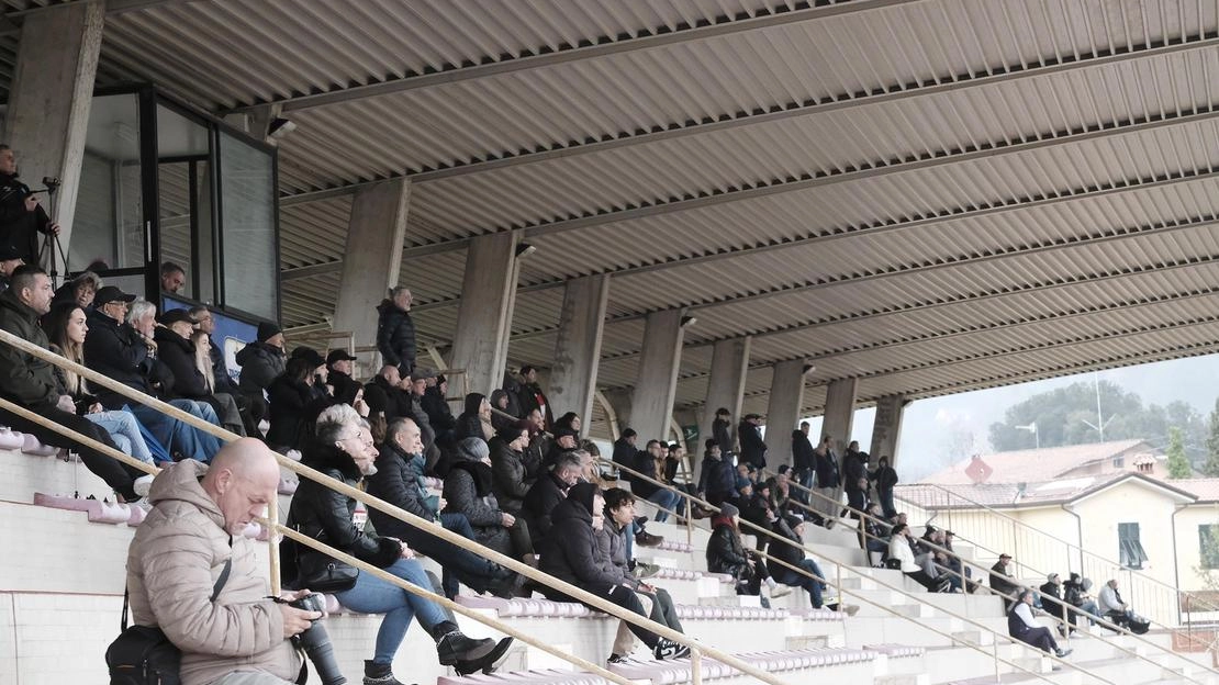 La tribuna coperta dello stadio cittadino chiusa al pubblico per consentire gli interventi di messa in sicurezza