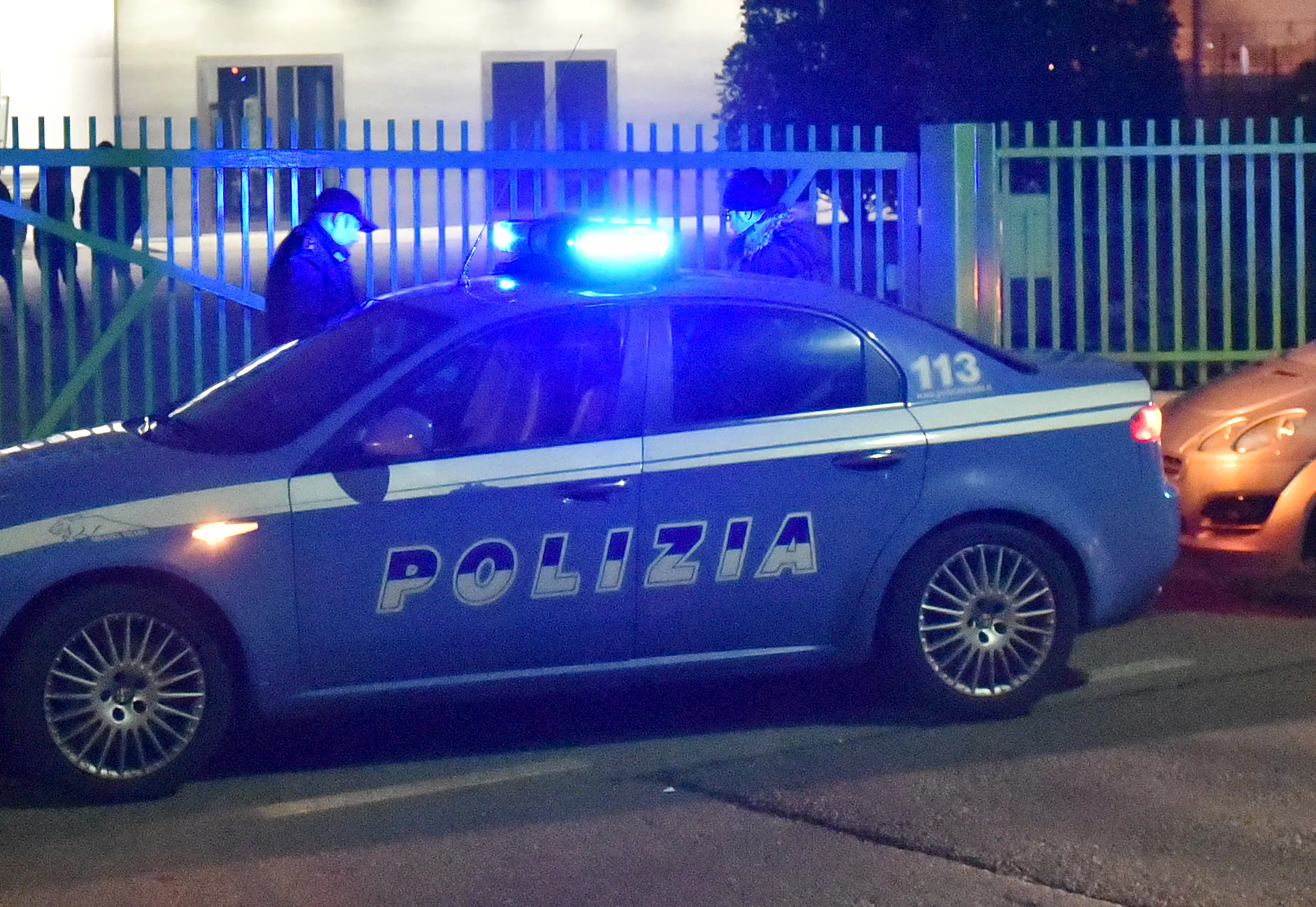 Tentano il furto all’interno della Rari Nantes, arrestati due uomini