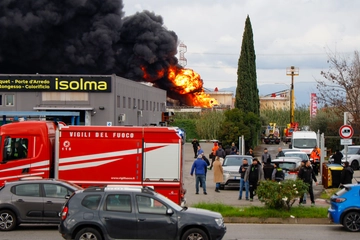 Esplosione di Calenzano: ripartono dopo lo stop i treni sulla Firenze-Prato, chiusa e poi riaperta l’uscita dell’A1