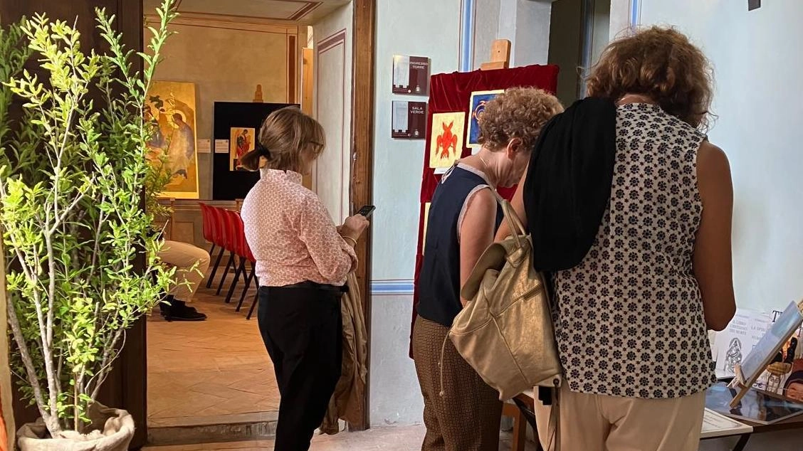 Andrà avanti fino a sabato 14 nel Palazzo Collacchioni, a Capalbio, la mostra "Angeli - Espressioni d’Arte in mostra", 50...