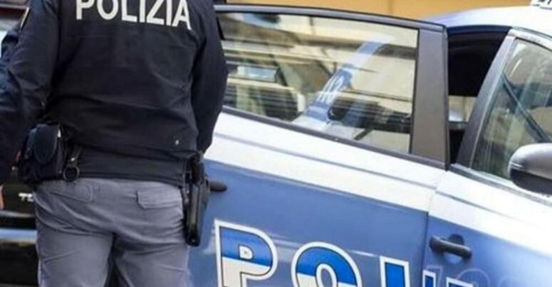 https://www.lanazione.it/image-service/view/acePublic/alias/contentid/OWYyYTkxMmUtOTQ5My00/0/polizia-immagine-di-repertorio.jpeg