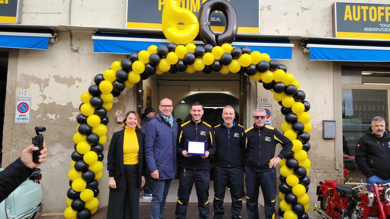 60 anni e non sentirli: è il grande traguardo che ha raggiunto l’Autofficina Cei, rimessa in via Cattaneo 119, che ieri ha compiuto sei decadi di attività