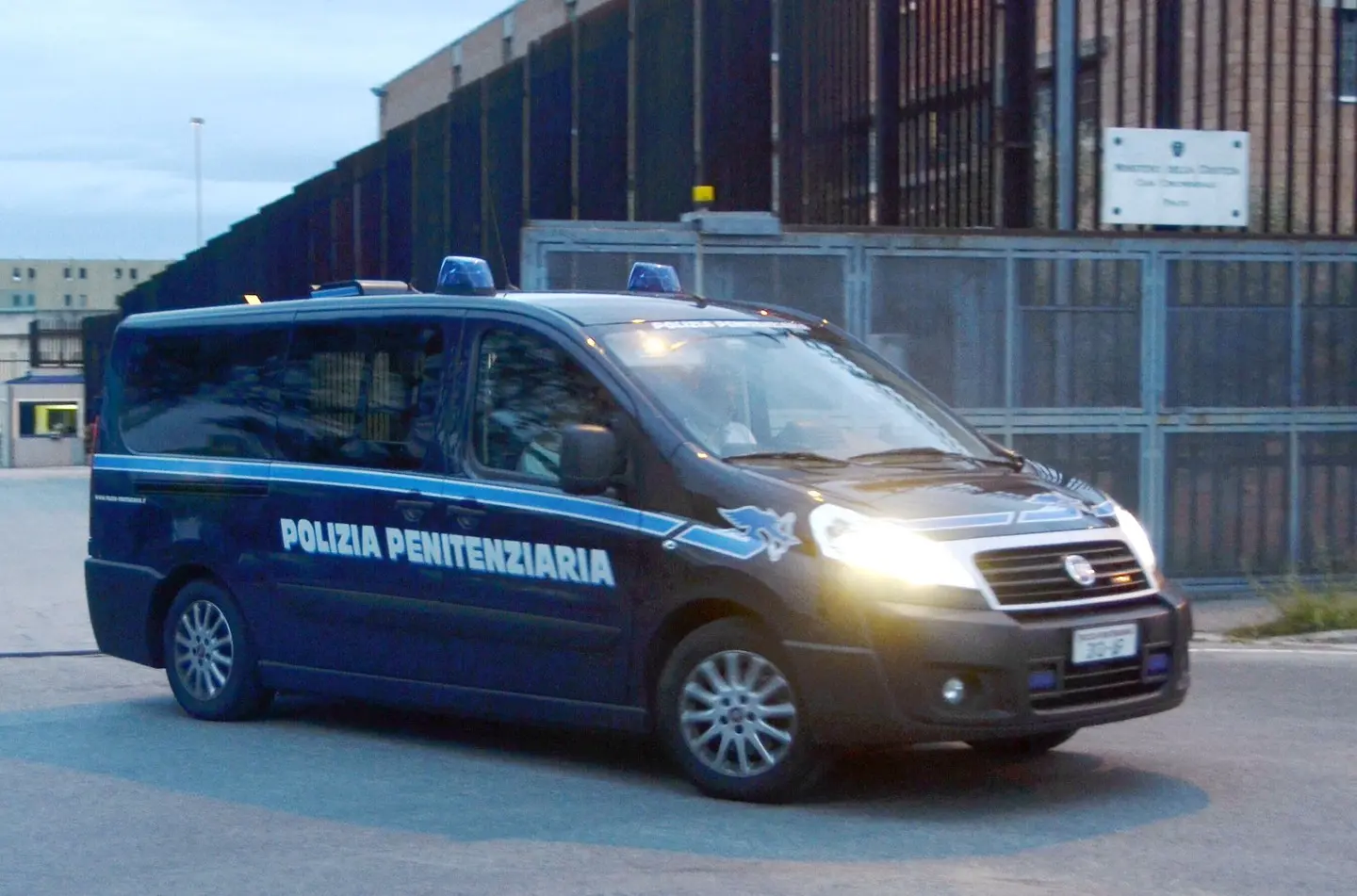 Assistenza sanitaria in carcere, mancano 16 medici per la Dogaia