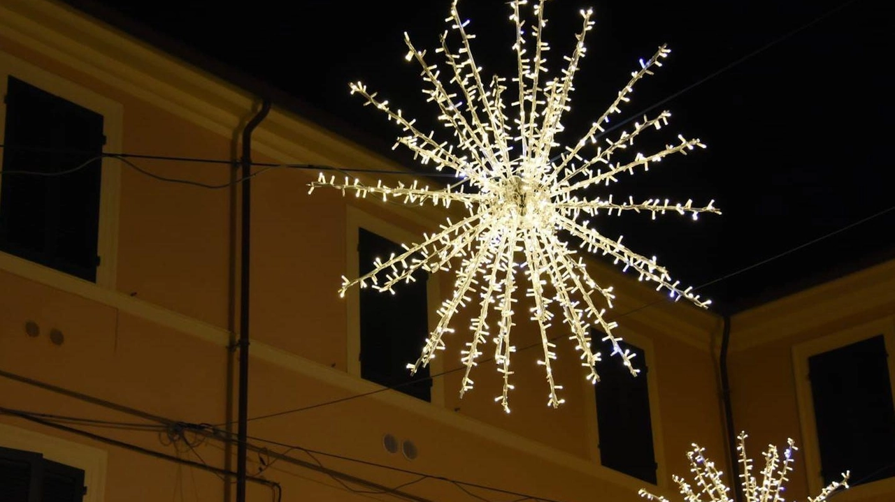 Le luminarie sono state distribuite sul territorio per un magico effetto di Natale