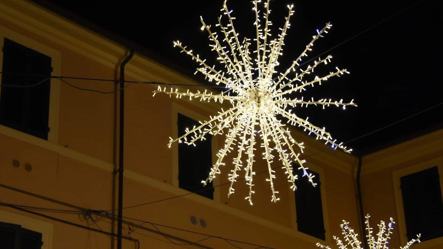 Luminarie...col doppio incanto. Babbo Natale e banda in centro