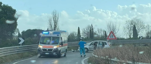 Fipili, incidente allo svincolo di Cascina, automobilista in codice rosso in ospedale