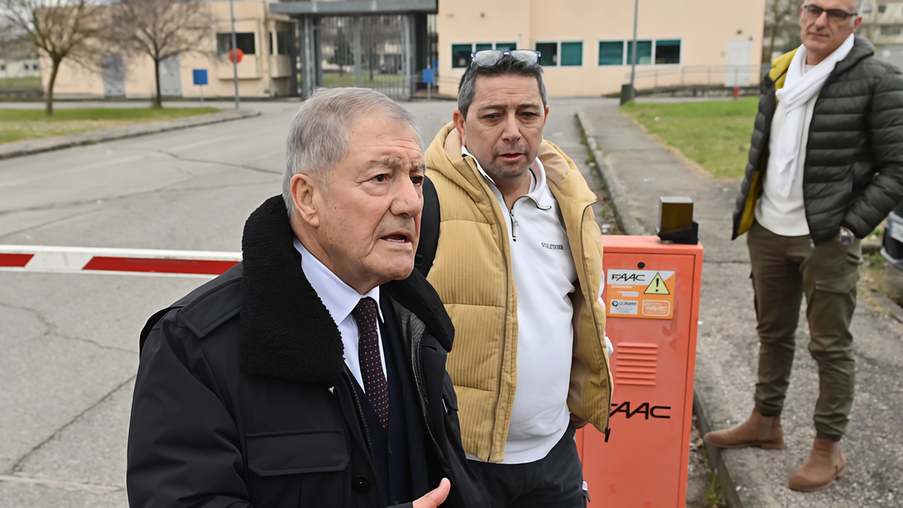 Il segretario generale del Sappe, Donato Capece, ha visitato la casa circondariale di Perugia con Giovanni Battista De Blasis (Foto Crocchioni)