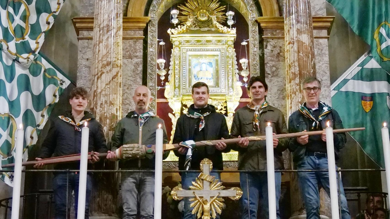 Sabato la serata della vittoria: fioccano ancora le prenotazioni. Gigantesca foto di gruppo davanti alla Madonna del Conforto.