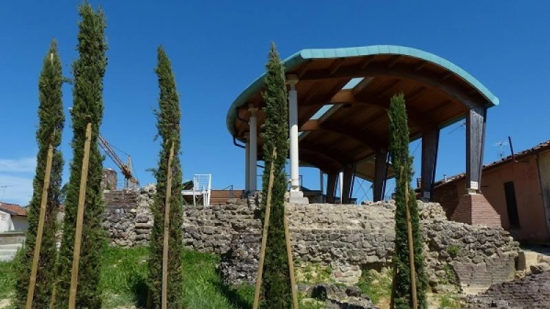 L’area del parco archeologico nel centro storico presa di mira più volte da un gruppo di adolescenti. Il Comune installa la videosorveglianza.