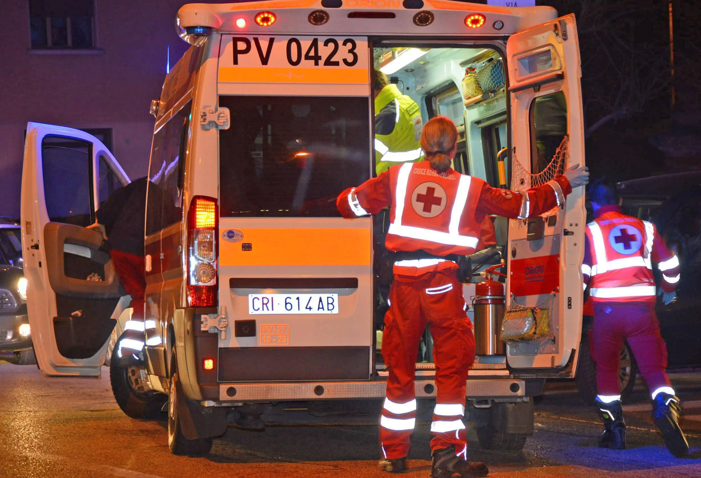 Incidente stradale mortale, ciclista travolto da un’auto e ucciso