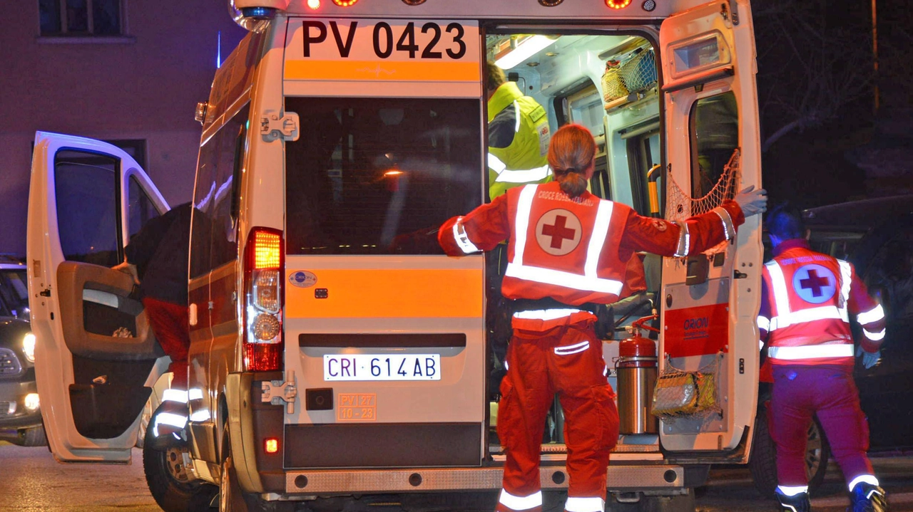 Incidente stradale mortale alle prime luci dell'alba del 27 gennaio: ciclista travolto e ucciso da un'auto