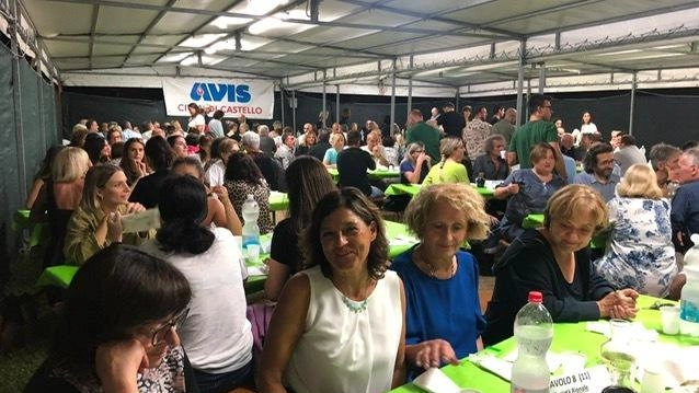 La cena nel campo sportivo di Badiali organizzata nel ricordo di Sofia Addoni, la cantante e volontaria deceduta lo scorso giugno