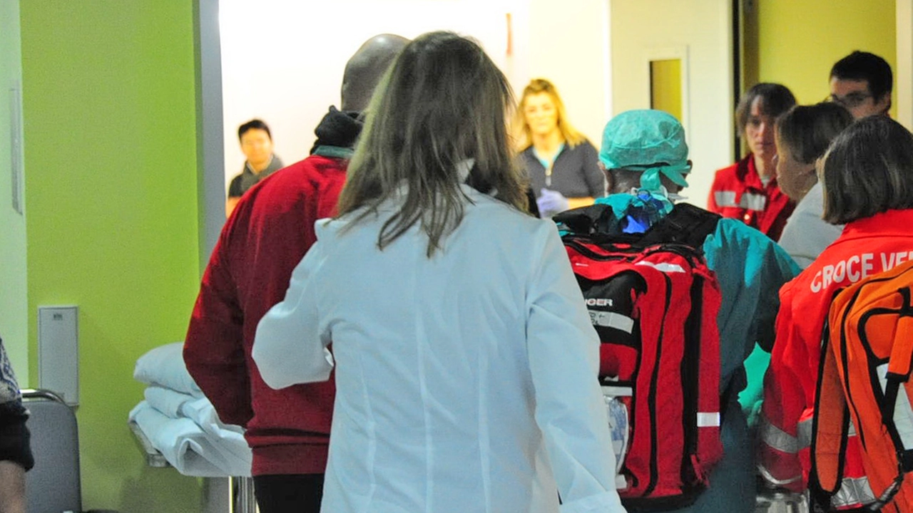 I soccorsi sono intervenuti nel campo sportivo di Altopascio con l'automedica di Lucca e l'ambulanza della Misericordia di Capannori (Foto di repertorio)