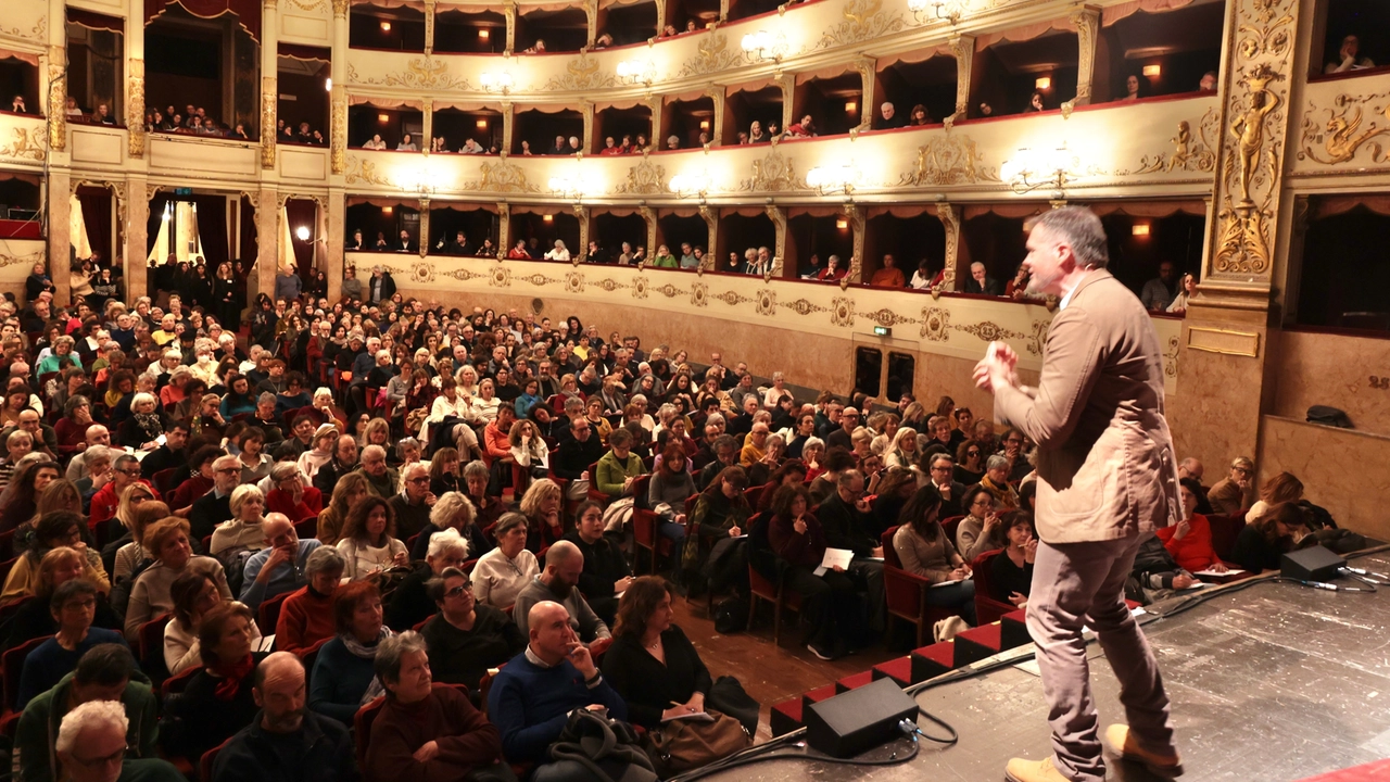 Stefano Massini e la scuola di scrittura: “Guardate dentro di voi e create parole liberamente”