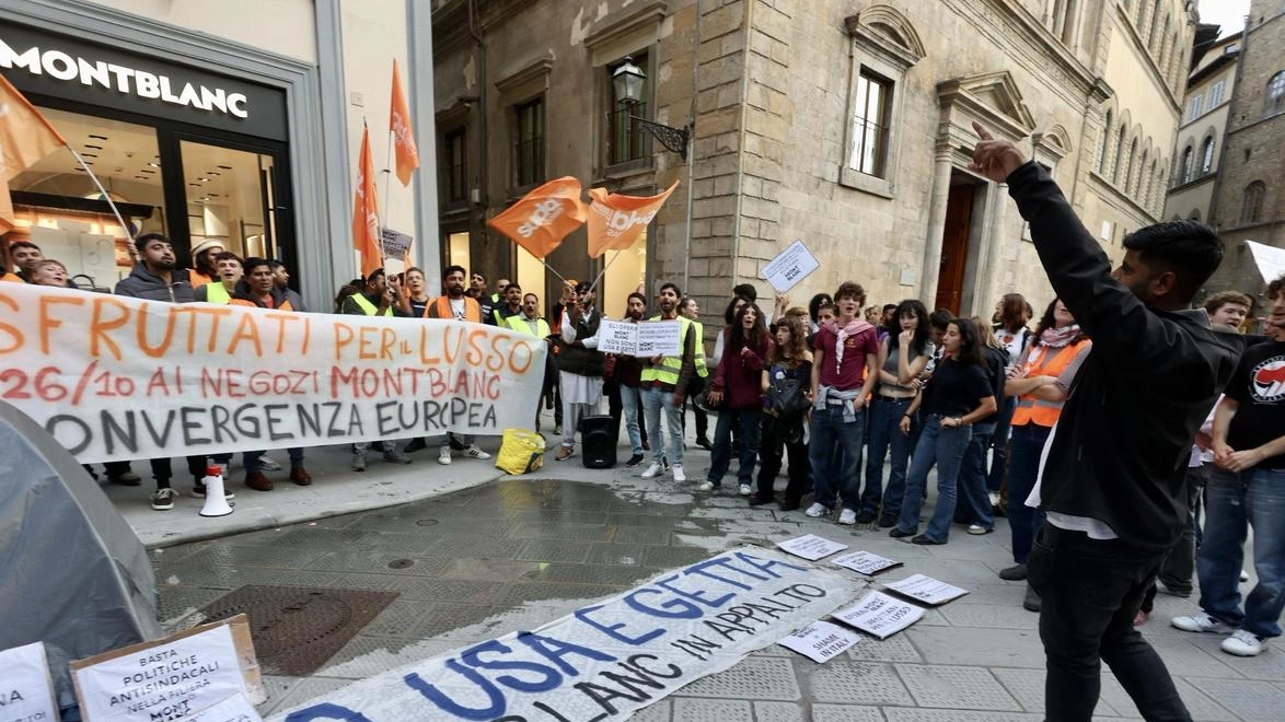 Una delle ultime proteste del sindacato Sudd Cobas davanti a Montblanc