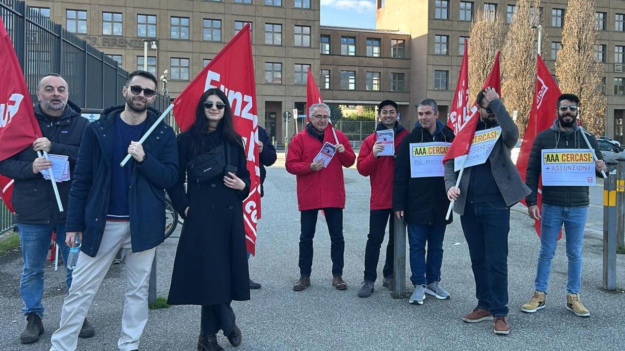 Presidio Fp Cgil davanti al tribunale di Firenze in viale Guidoni