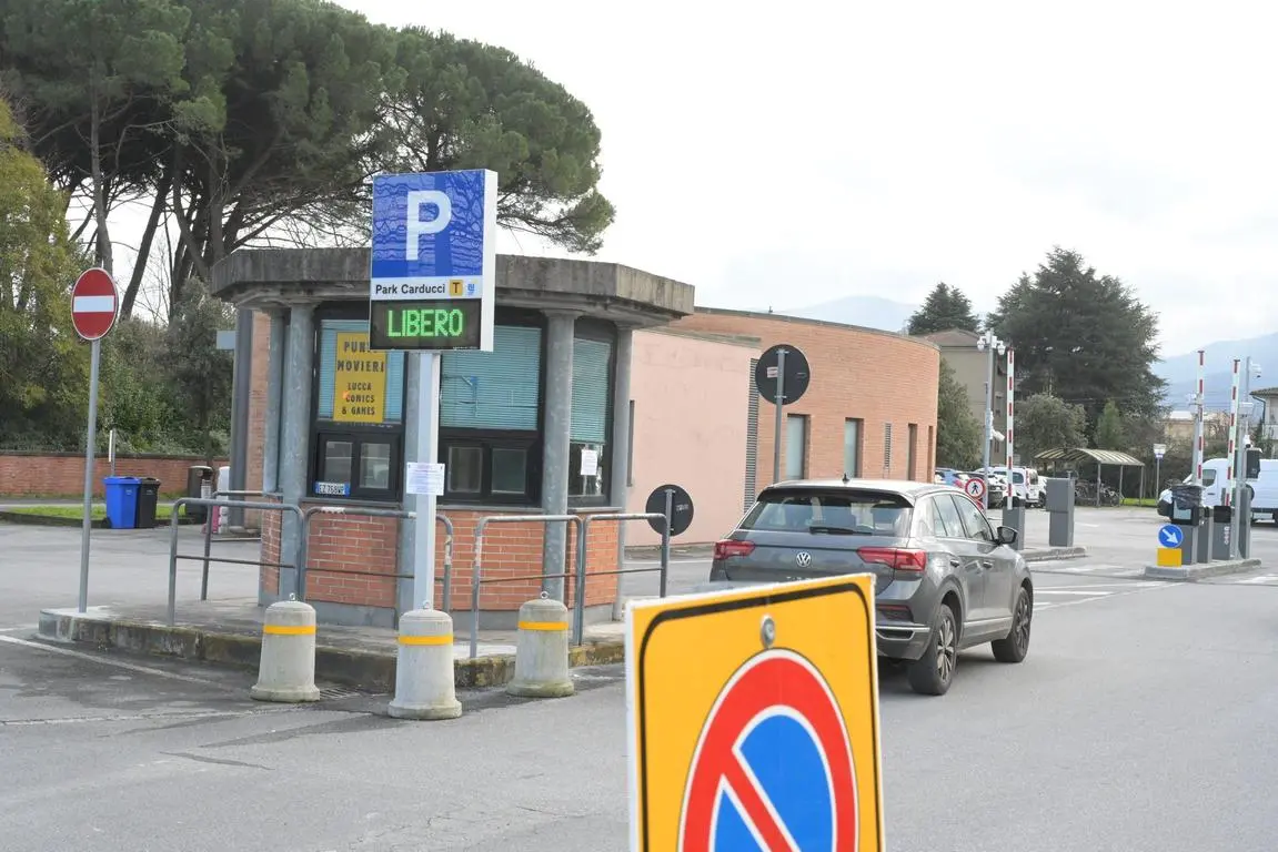 Proteste per il nuovo park Carducci: "Tariffe punitive per noi residenti"