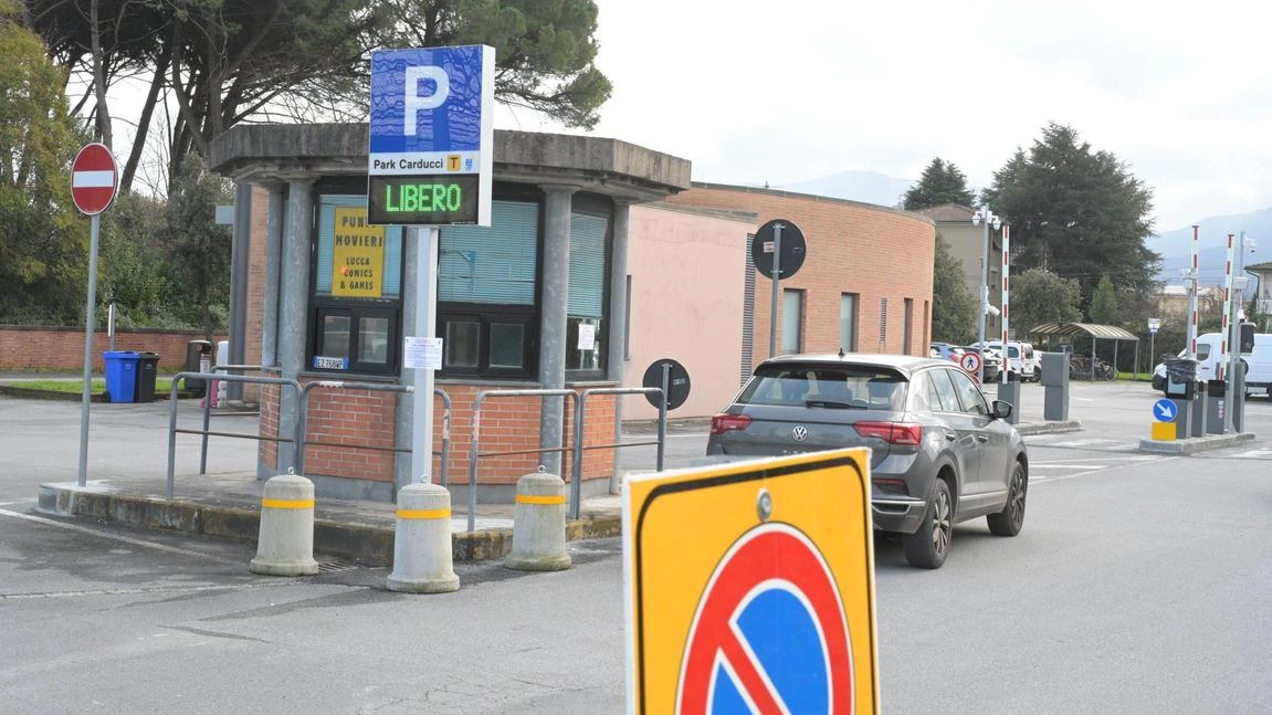 L’ingresso del parcheggio di via Carducci