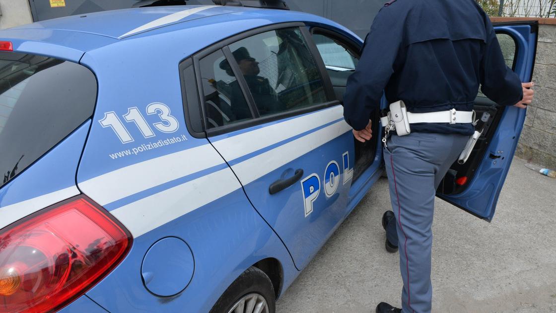 Sfodera una katana e minaccia di morte la compagna: arrestato