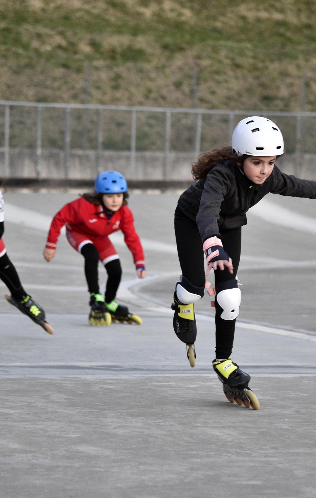 Pattinaggio a rotelle, l’evento. In centinaia sotto la Rocca: "Sport e spinta al territorio"