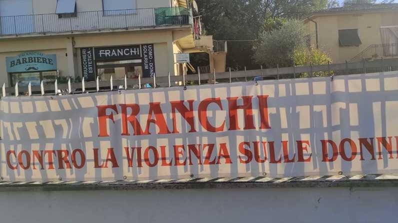 “Contro la violenza sulle donne“. Nuovo cartello permanente