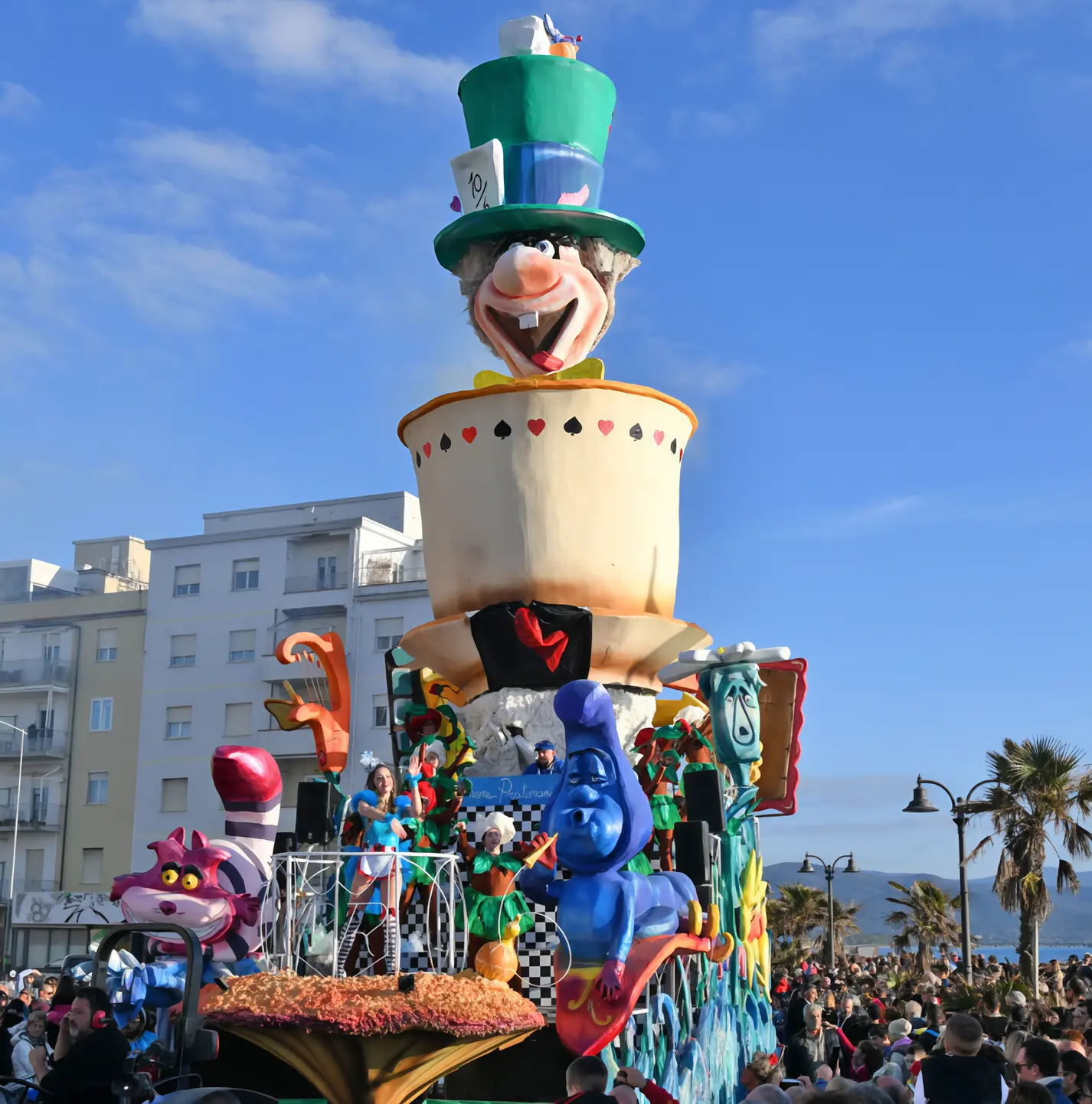 Il giorno di Re Carnevale. Al via la kermesse del Golfo. Domani la prima sfilata