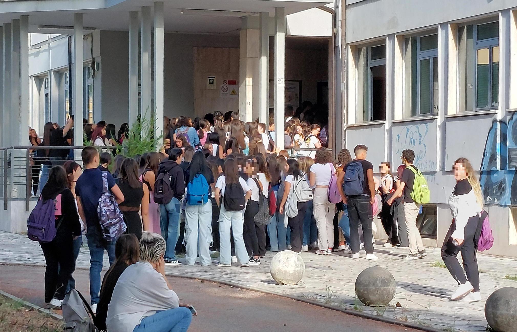 Scuola Tra Libri E Quaderni Ma Quanto Ci Costa? Il Monitoraggio E I ...