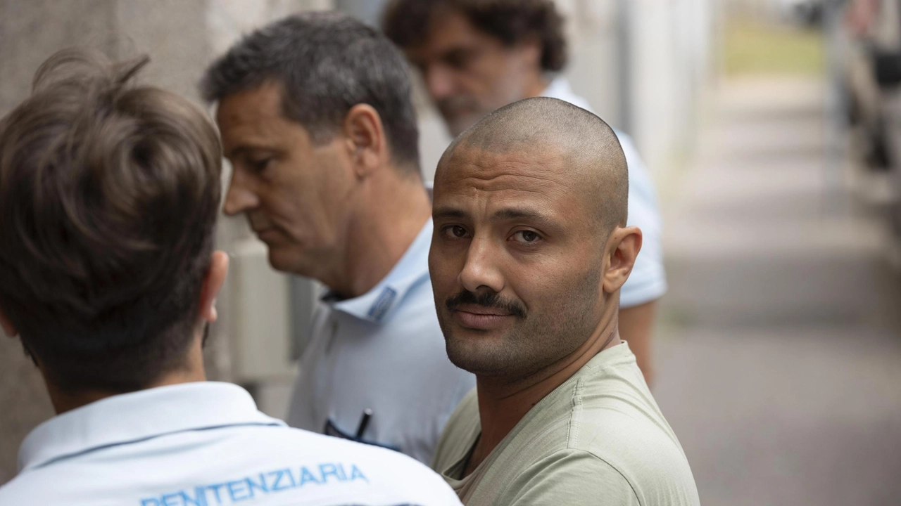 Gianluca Paul Seung, imputato per l’omicidio della dottoressa Barbara Capovani all’ingresso del Tribunale di Pisa