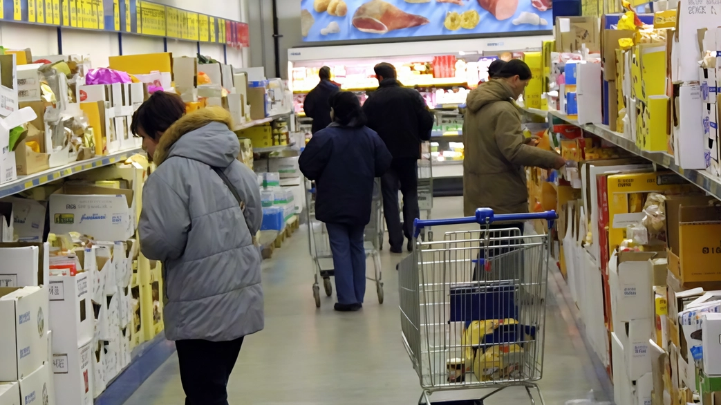 Il supermercato ha riorganizzato le posizioni prevedendo le casse automatiche e l’assistenza