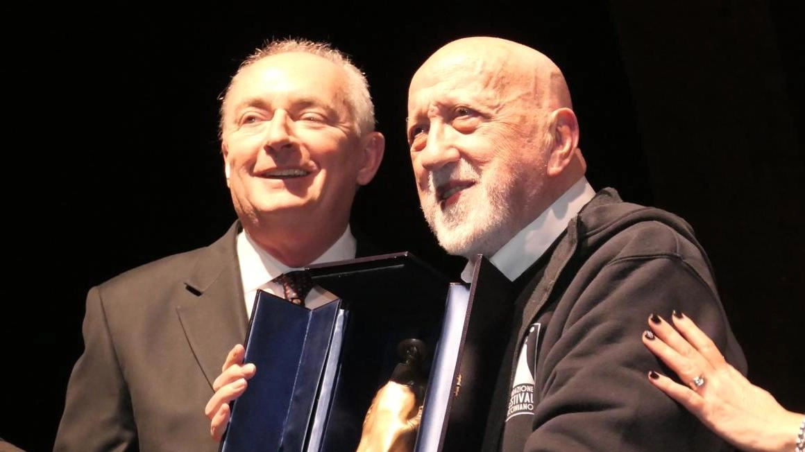 La premiazione all’auditorium Caruso di Pier Luigi Pizzi (Foto Umicini)