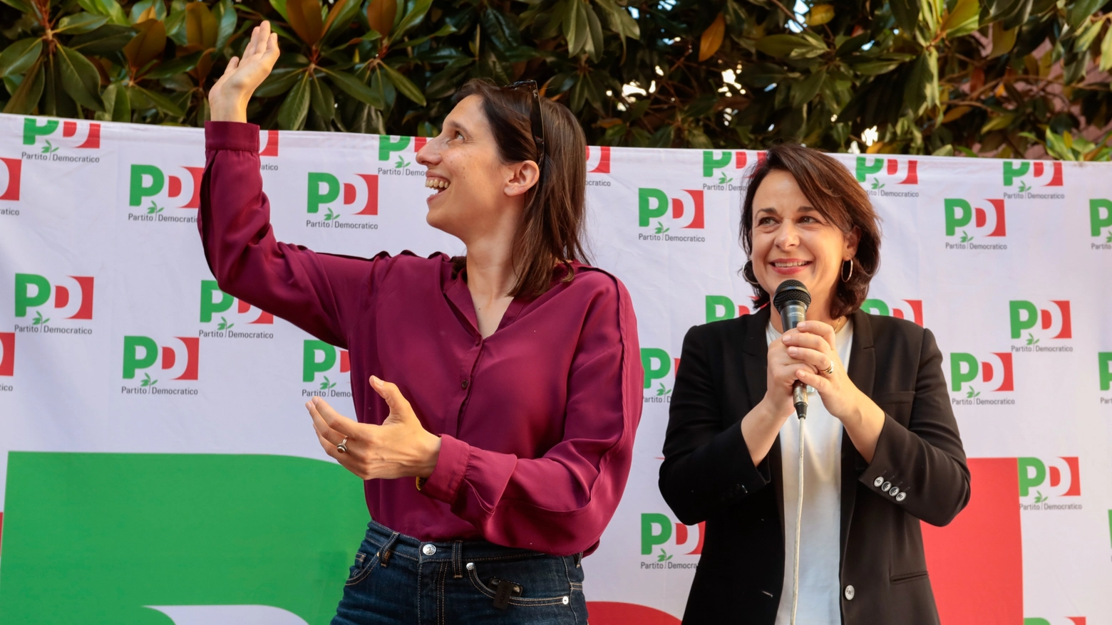 Elly Schlein a Scandicci con la candidata Claudia Sereni (Foto Germogli)