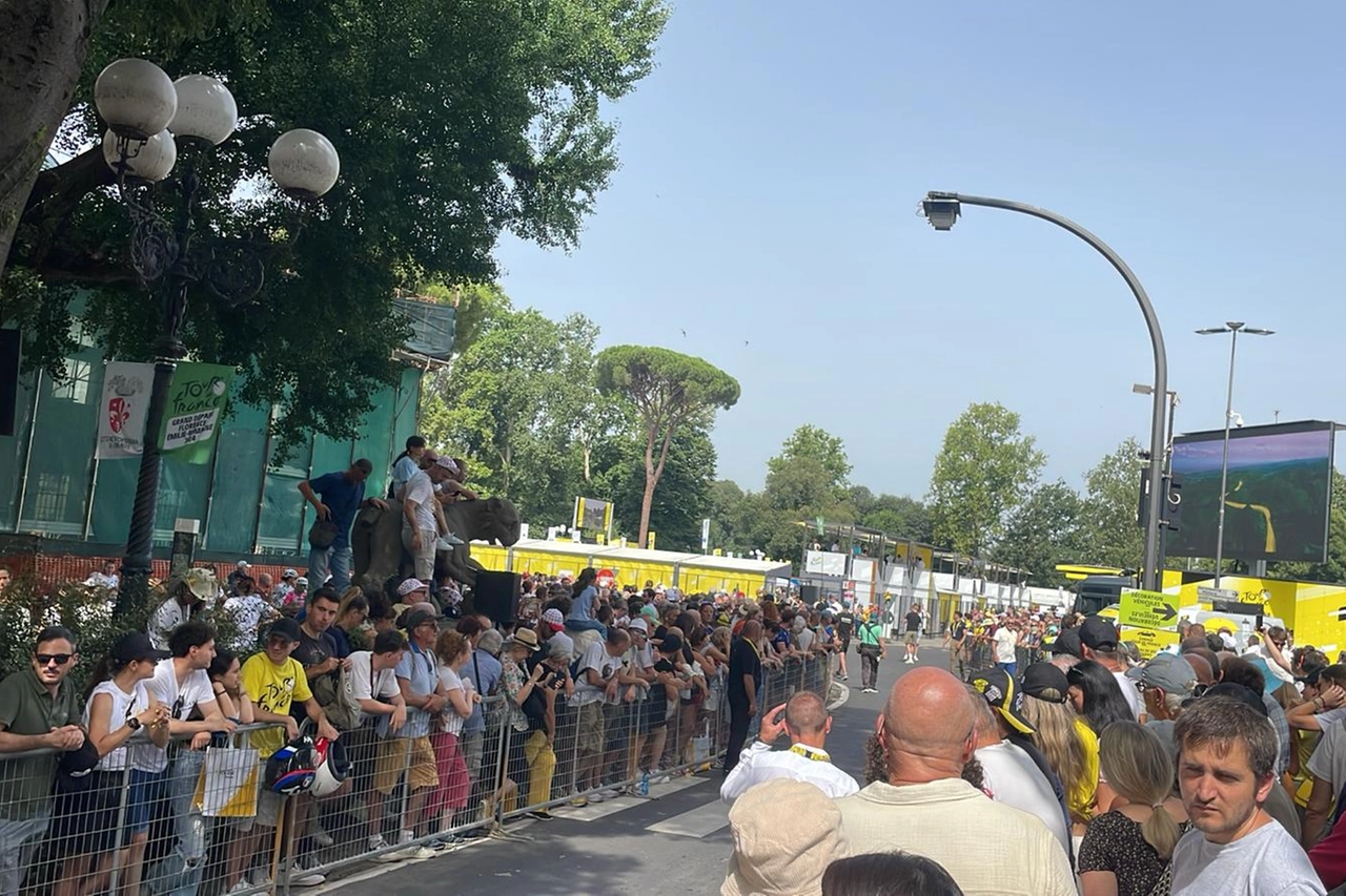 Folla al Parco delle Cascine per il Tour nella mattina del 29 giugno