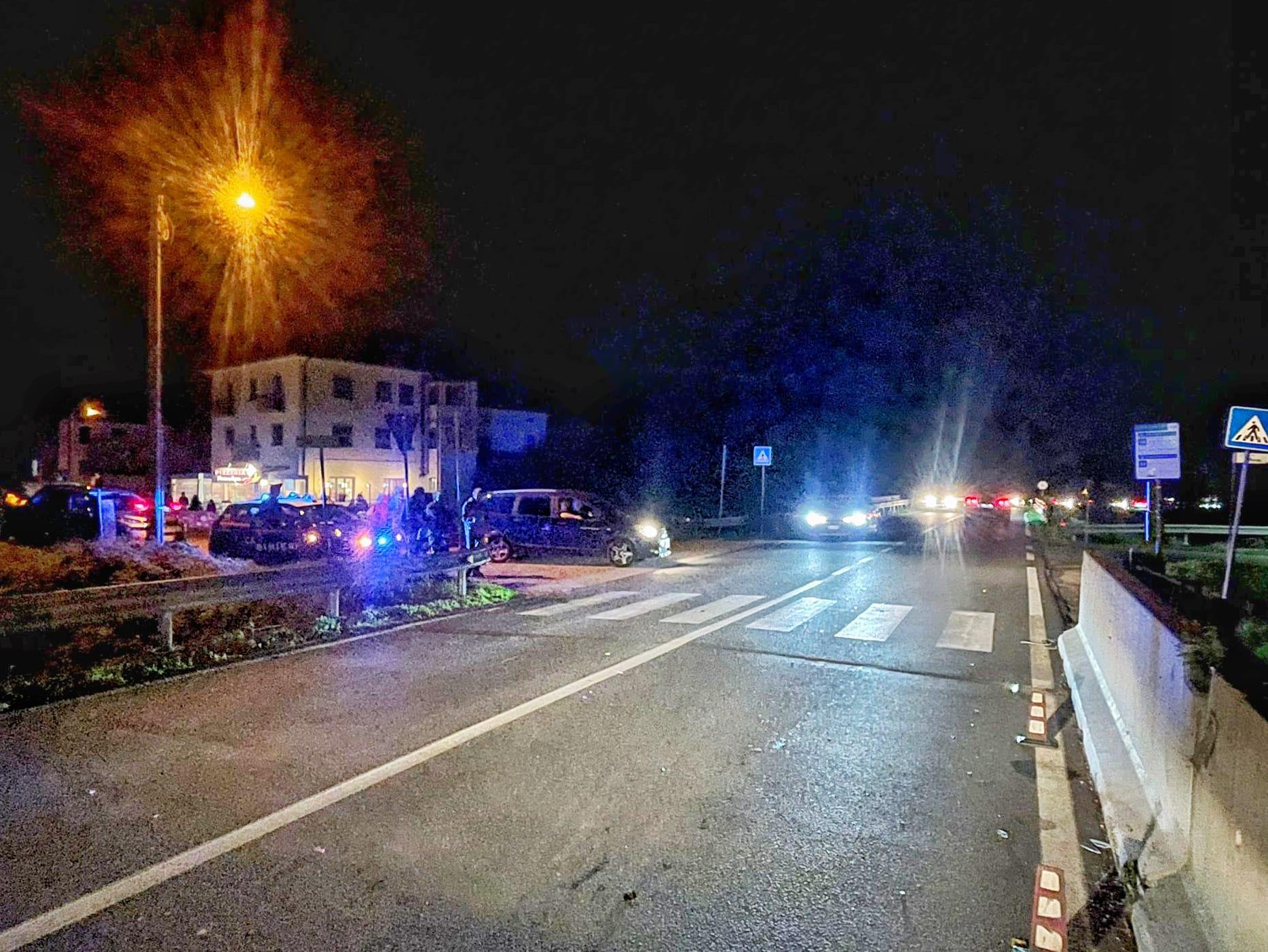 Lucca, è caccia al pirata della strada. Investe una coppia poi fugge